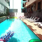 Ξενοδοχείο με διαμερίσματα Saray Apart *